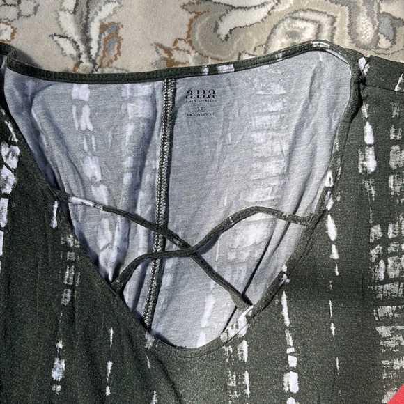 PACK OF 2 JCPENNEY V-Neck Crossover Tops Size XL - Picture 4 of 5